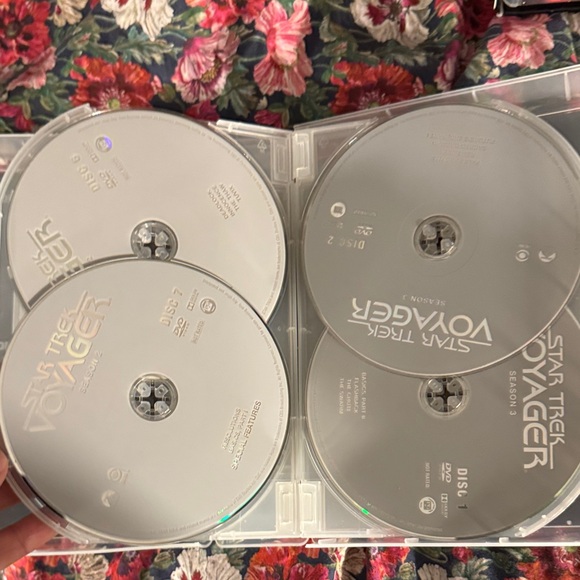 Star Trek Voyager Complete Series Box Set - Picture 10 of 12